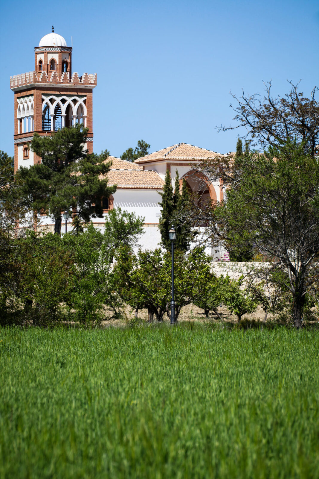 La finca y su mezquita al pie de la Sierra de La Sagra